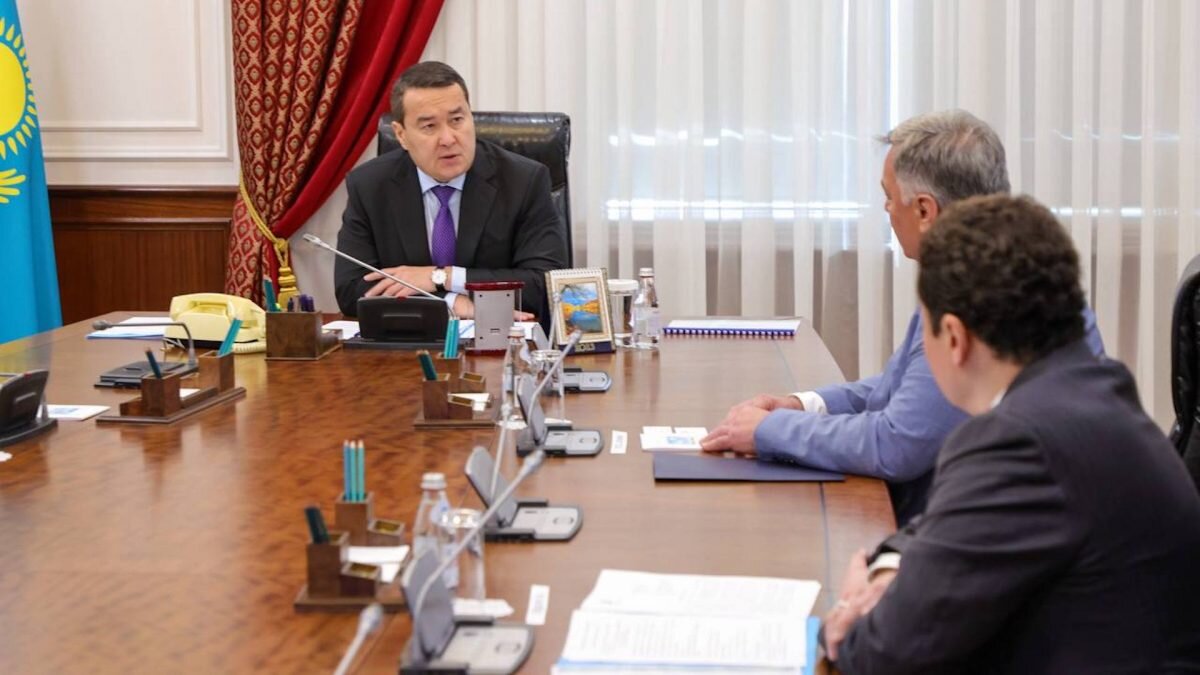    Фото: пресс-служба премьер-министра Август Макаров