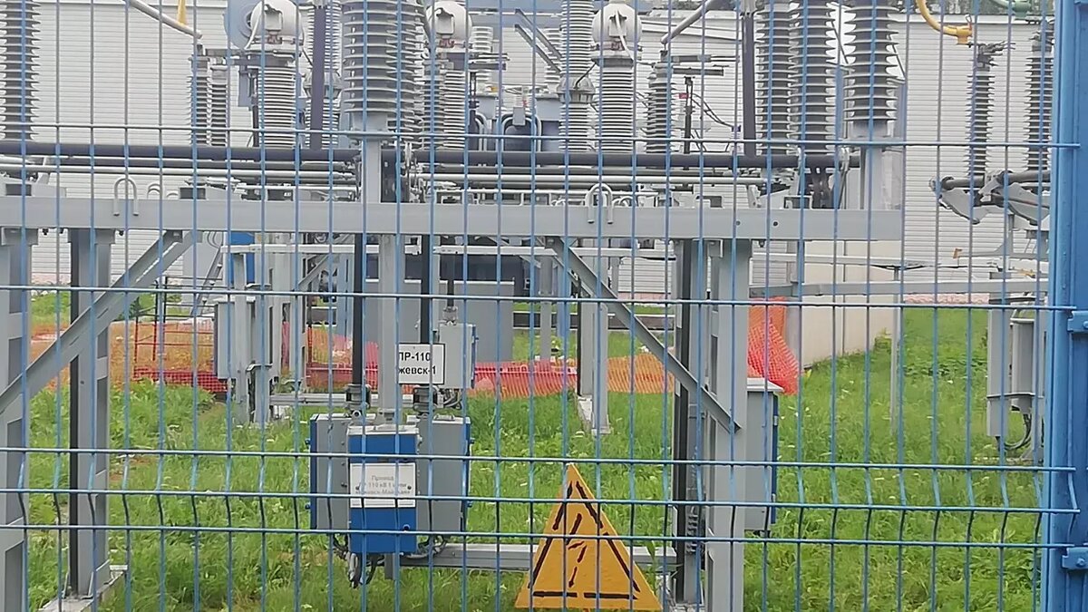     На Сарапульском электромеханическом заводе в два раза увеличили количество собираемых трансформаторных подстанций. Сейчас на предприятии их выпускают до 150 штук в месяц.