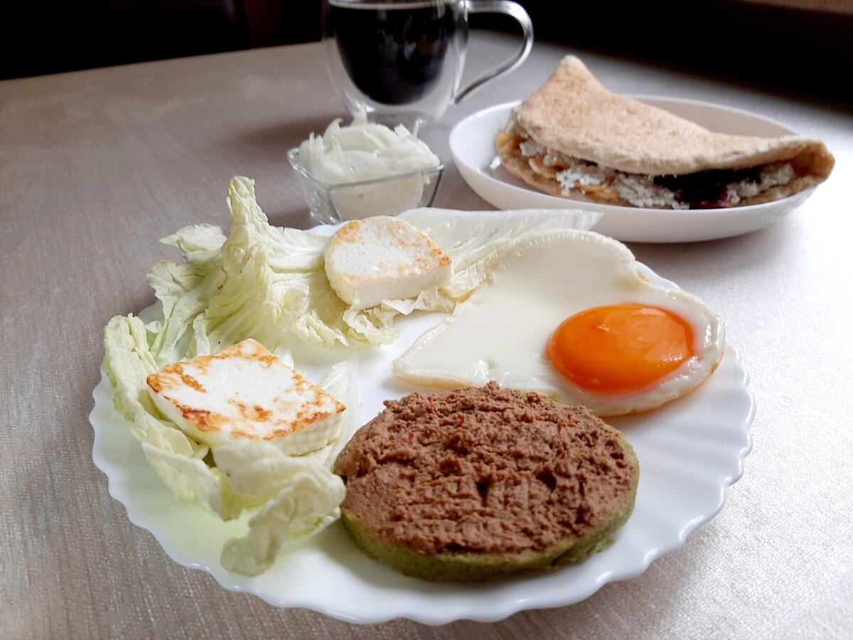 Источников коллагена не нашлось, покажу вкусную и красивую тарелку Валентины. 
