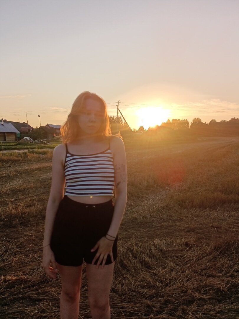 В деревне связь плохая.