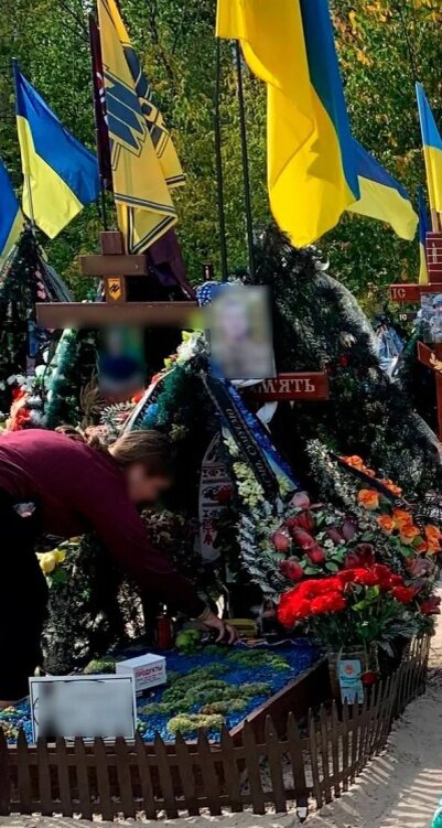    Киевские подростки обворовывали могилы погибших украинских военных