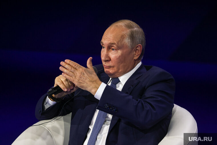    Россия — самая большая страна в мире, она не ищет новые земли, заявил Путин