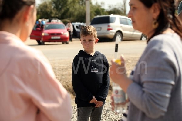 Кажется, что смотришь хронику событий давно минувших дней. Будто кто-то запустил старое кино, и оно вот-вот закончится. Но оно длится, длится, и длится… И эти лица.-4