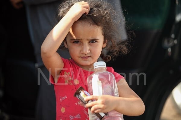 Кажется, что смотришь хронику событий давно минувших дней. Будто кто-то запустил старое кино, и оно вот-вот закончится. Но оно длится, длится, и длится… И эти лица.-3