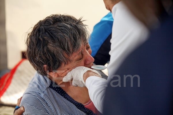 Кажется, что смотришь хронику событий давно минувших дней. Будто кто-то запустил старое кино, и оно вот-вот закончится. Но оно длится, длится, и длится… И эти лица.-10