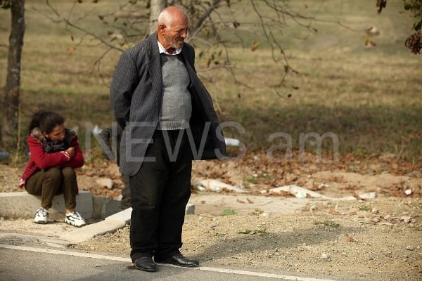 Кажется, что смотришь хронику событий давно минувших дней. Будто кто-то запустил старое кино, и оно вот-вот закончится. Но оно длится, длится, и длится… И эти лица.-26