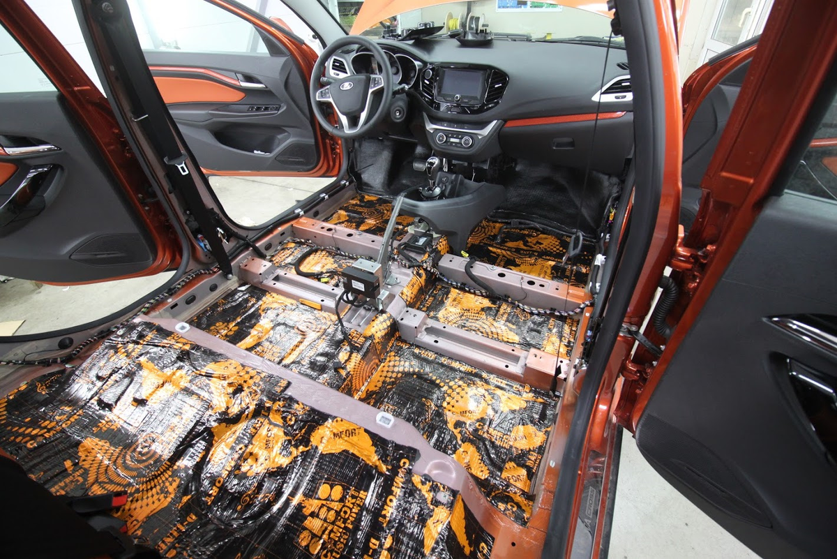 Разобранный салон авто