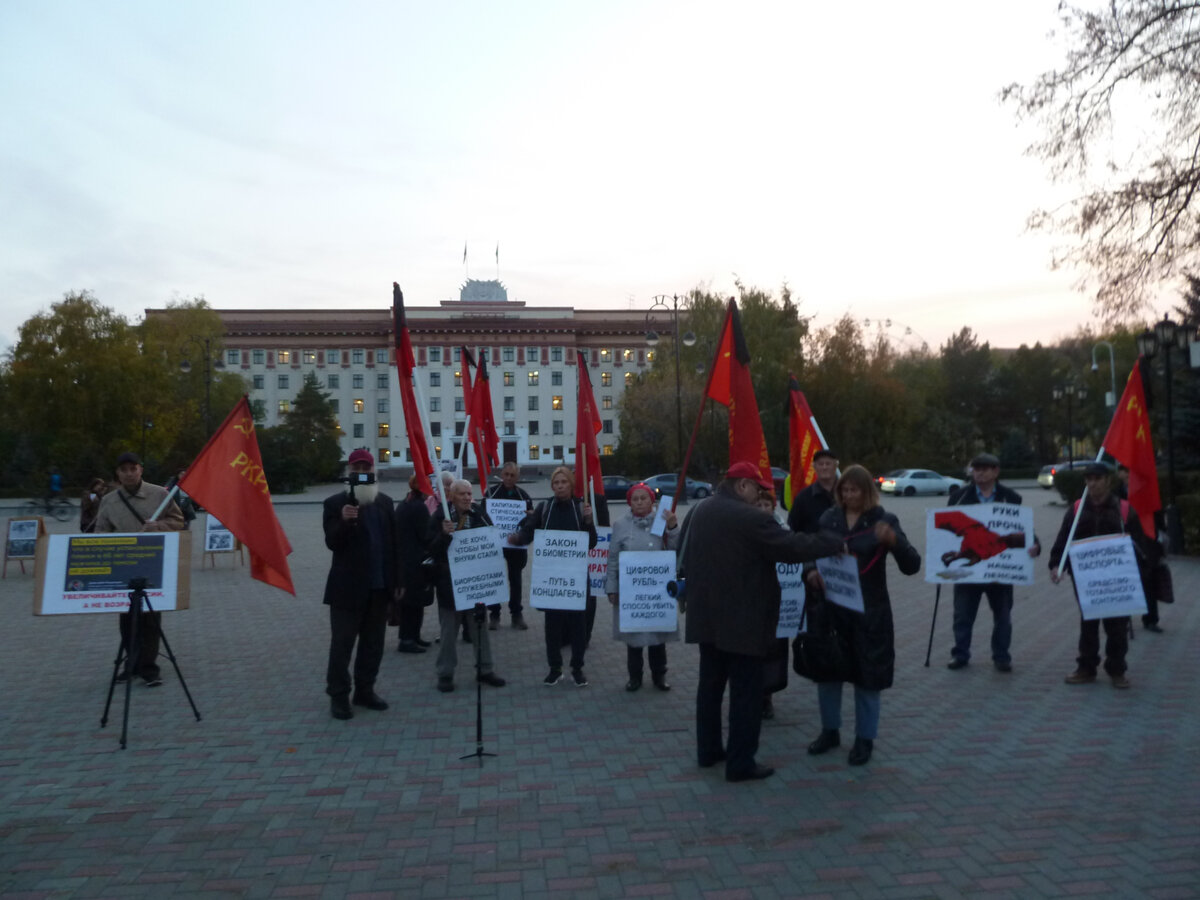 В этом году исполняется 30 лет со дня трагических событий 3-4 октября 1993 г. в Москве, когда предатель Ельцин с подельниками расстрелял из танковых орудий Верховный Совет РСФСР.