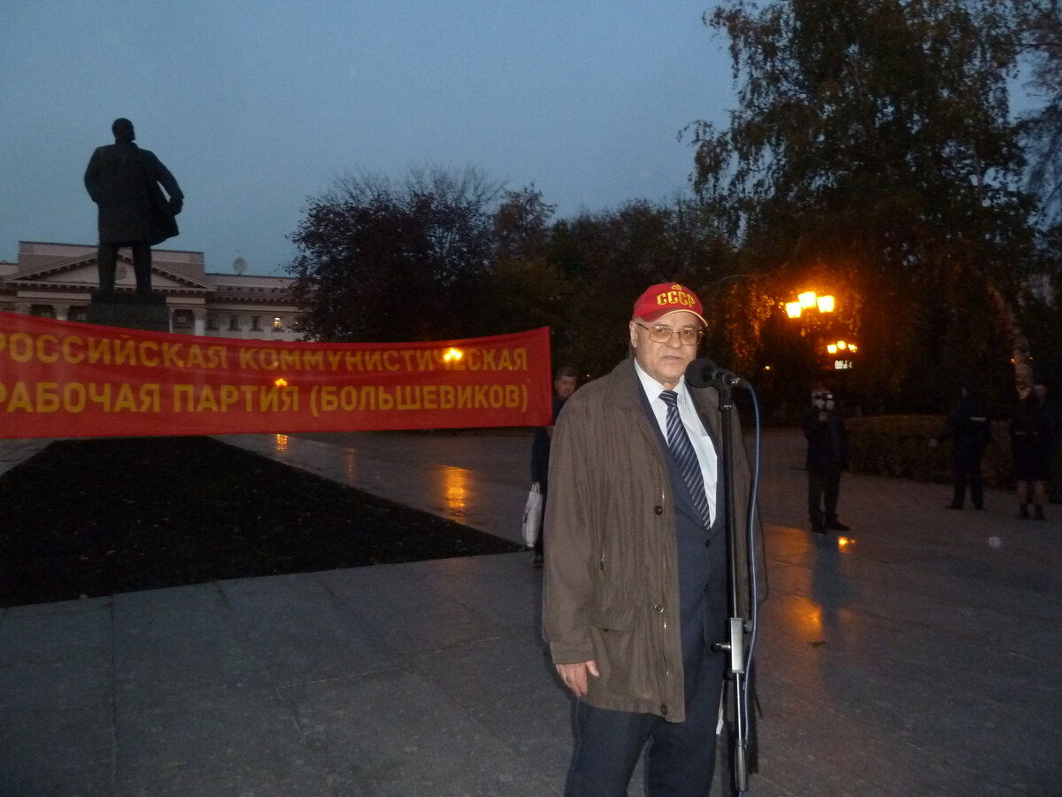 Выступает первый секретарь Тюменского обкома А.К. Черепанов