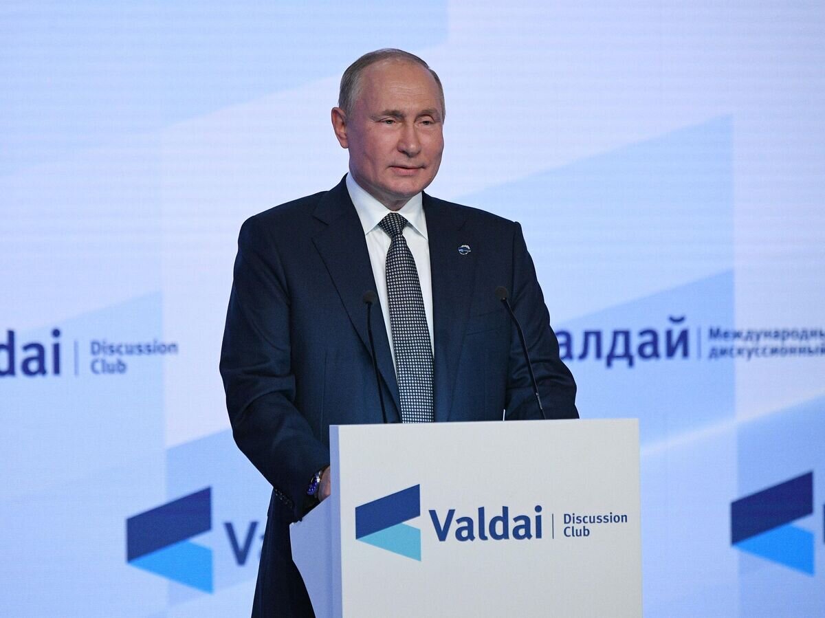    Президент РФ Владимир Путин выступает на пленарной сессии XVIII ежегодного заседания Международного дискуссионного клуба "Валдай"© РИА Новости / Максим Блинов
