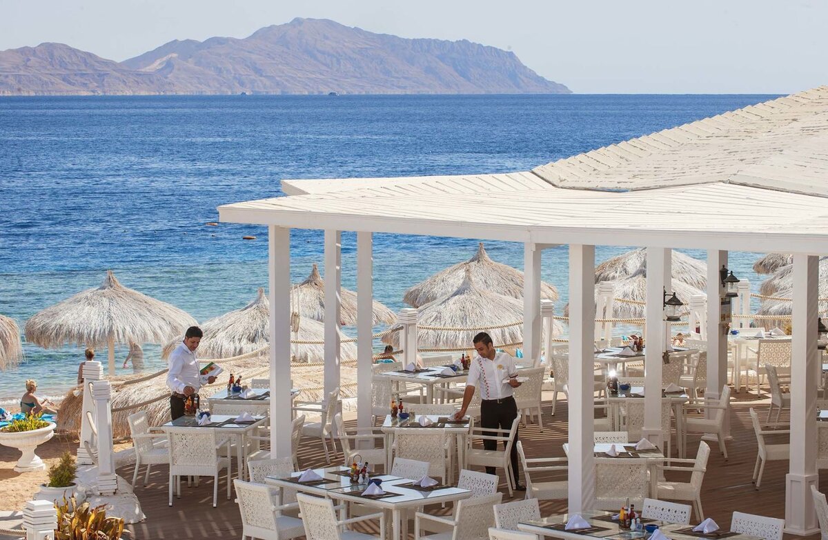 Рестораны отеля Sunrise Arabian Beach Resort. Источник: www.sunrise-resorts.com