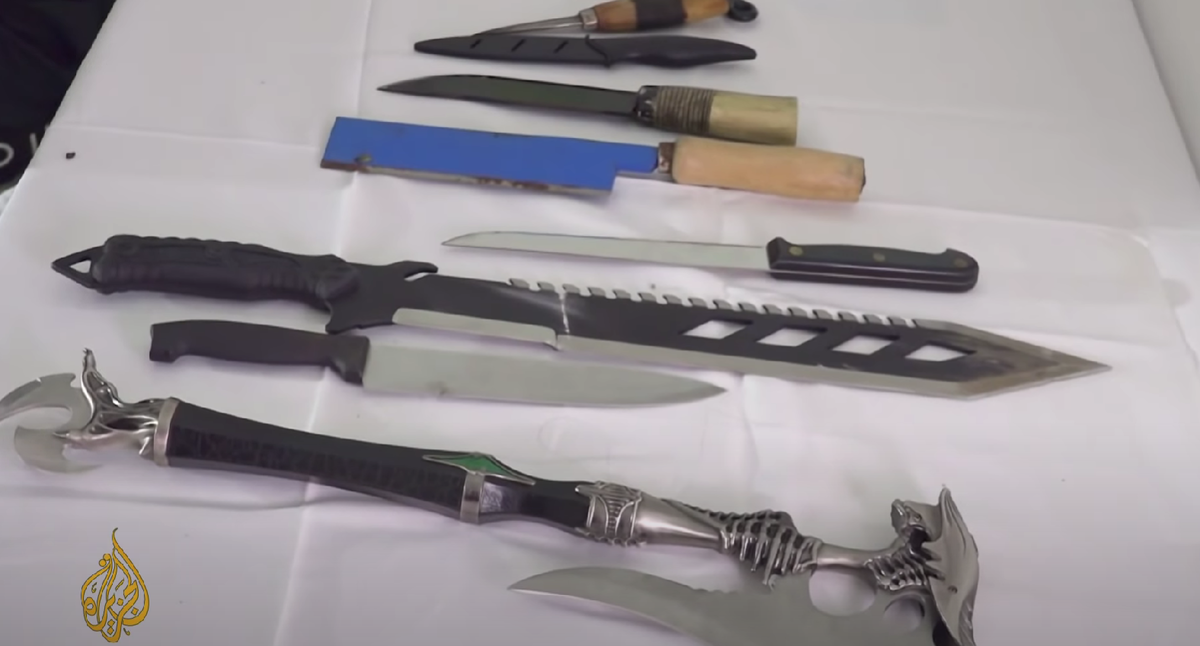 Холодное оружие, после добровольной сдачи английскими подростками