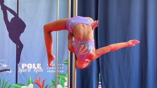 Россиянка Юлия Гюнтель считается самой гибкой девушкой в мире – трюки, рекорды. Фото - Чемпионат