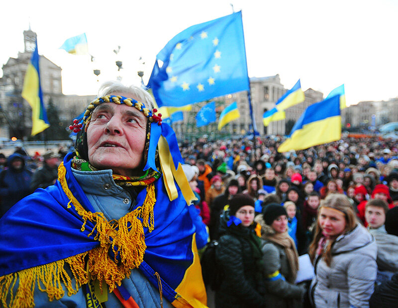 Жители украины. Кастрюлеголовые украинцы. Хохлы на Майдане. Майданутые кастрюлеголовые. Украина АНТИРОССИЯ.