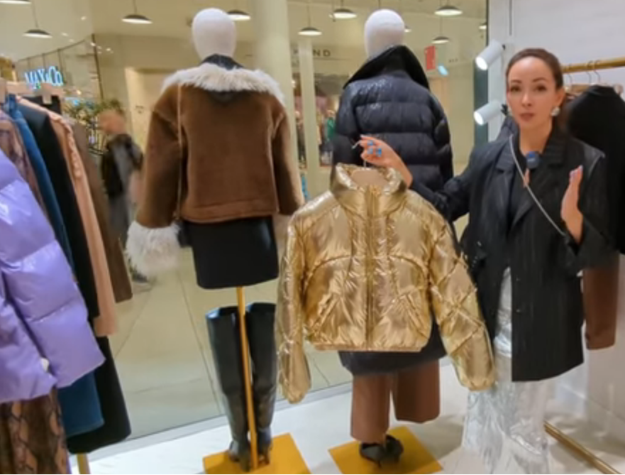    Золотой цвет очень актуален в сезоне осень-зима 2023/2024   
Источник: Кадр из видео