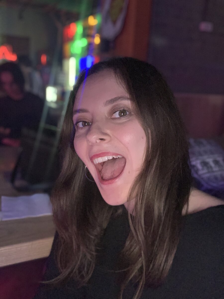 Это я готовлюсь рассказывать вам треш-истории про торты по бартеру 😅