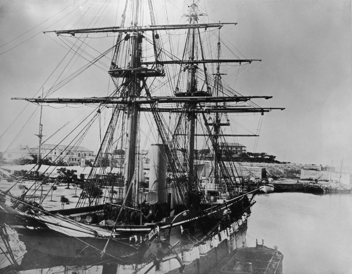 Корабль челленджер какой океан. Парусный Корвет Челленджер. Корабль Челленджер 1872. Корвет 1872 Челленджер. HMS Challenger 1858.