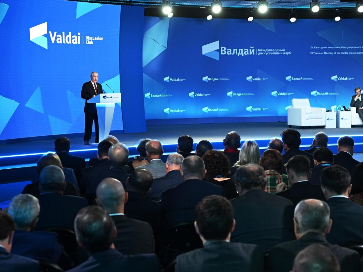    Президент РФ Владимир Путин выступает на пленарной сессии XX Ежегодного заседания Международного дискуссионного клуба "Валдай" © РИА Новости / Григорий Сысоев