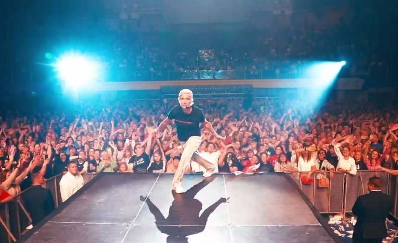 Диана Арбенина на концерте в Екатеринбурге. Фото: Кадр из видео с личного Телеграм-канала Арбениной.