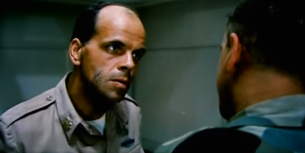 Скрин из к/ф "Одиночное плавание".