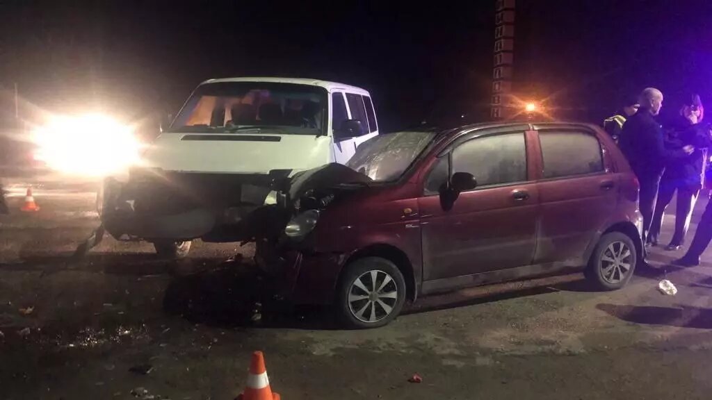     Трое детей и двое взрослых стали жертвами аварии в Михайловском районе в результате столкновения микроавтобуса с иномаркой, сообщили в прокуратуре Волгоградской области.
