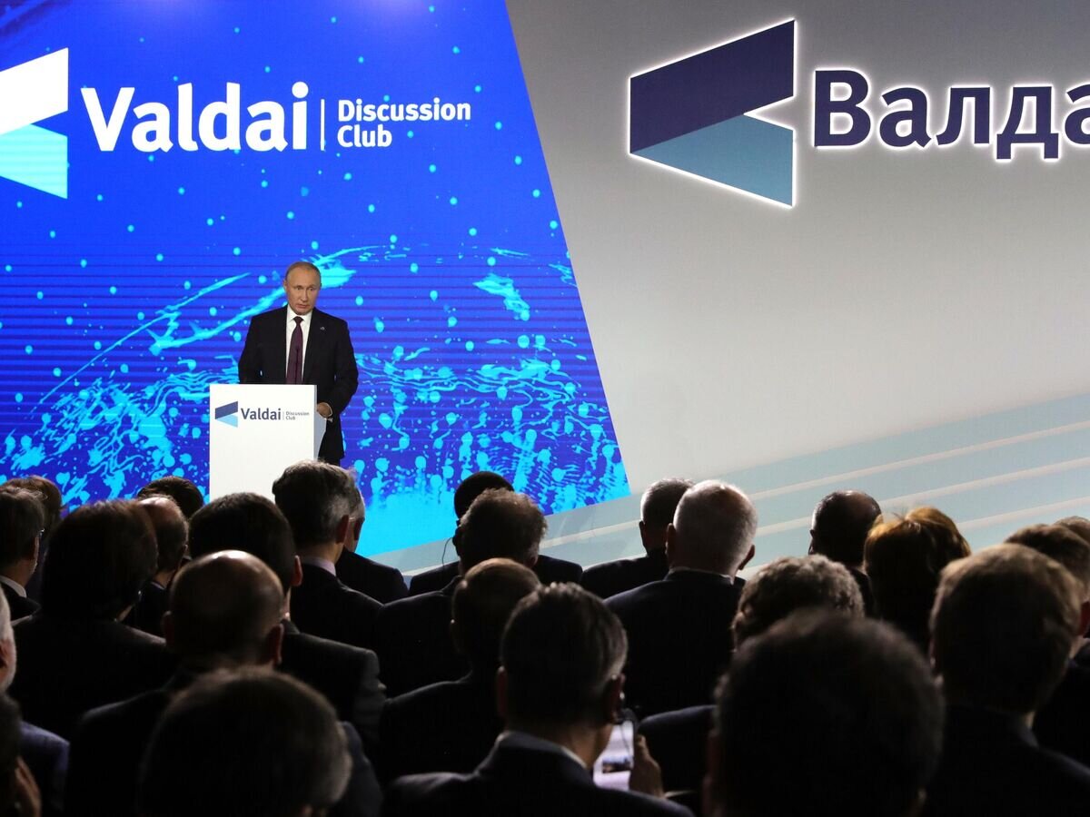    Президент РФ Владимир Путин выступает на пленарной сессии XVI заседания Международного дискуссионного клуба "Валдай"© РИА Новости / Михаил Климентьев