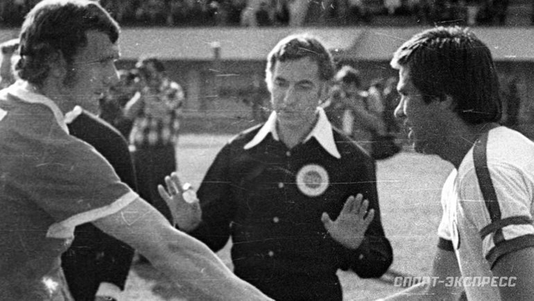    Эдуард Шкловский судит матч чемпионата СССР между «Спартаком» и «Динамо».Сергей Колганов архив «СЭ»