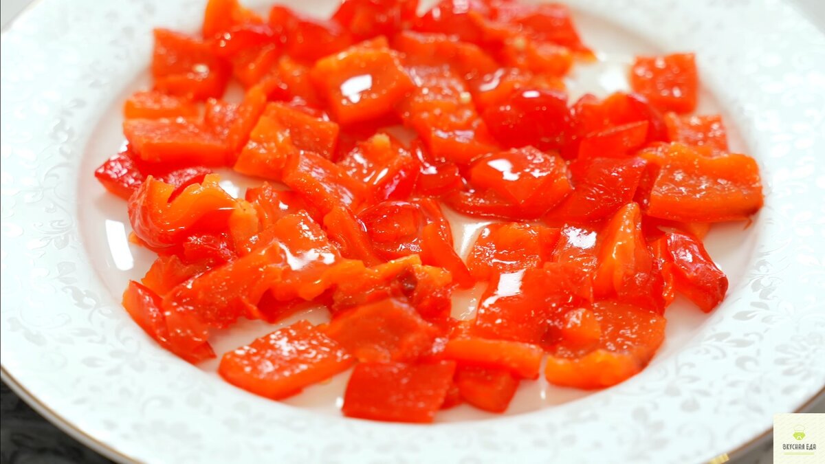 Привет, дорогие читатели! Сегодня я представляю вам очень простой и вкусный рецепт салата с болгарским перцем и фетой.-6