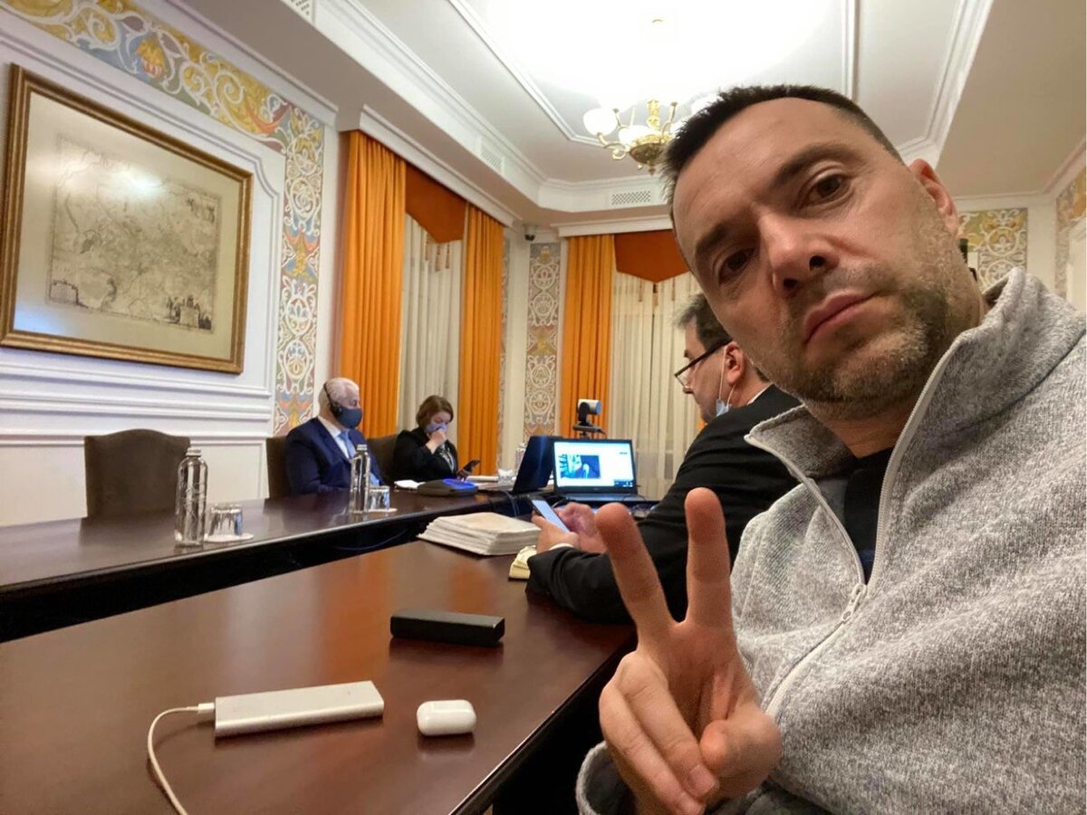 Алексей арестович биография национальность личная жизнь Арестович допрыгался: почему МВД России ищет экс-советника главы офиса Зеленског