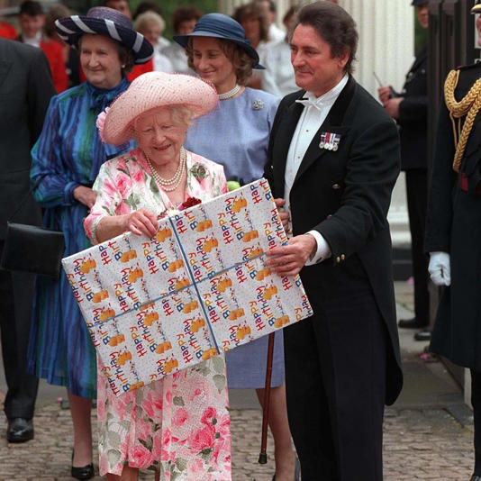 Уильям Таллон был изгнан после смерти королевы-матери в 2002 году.