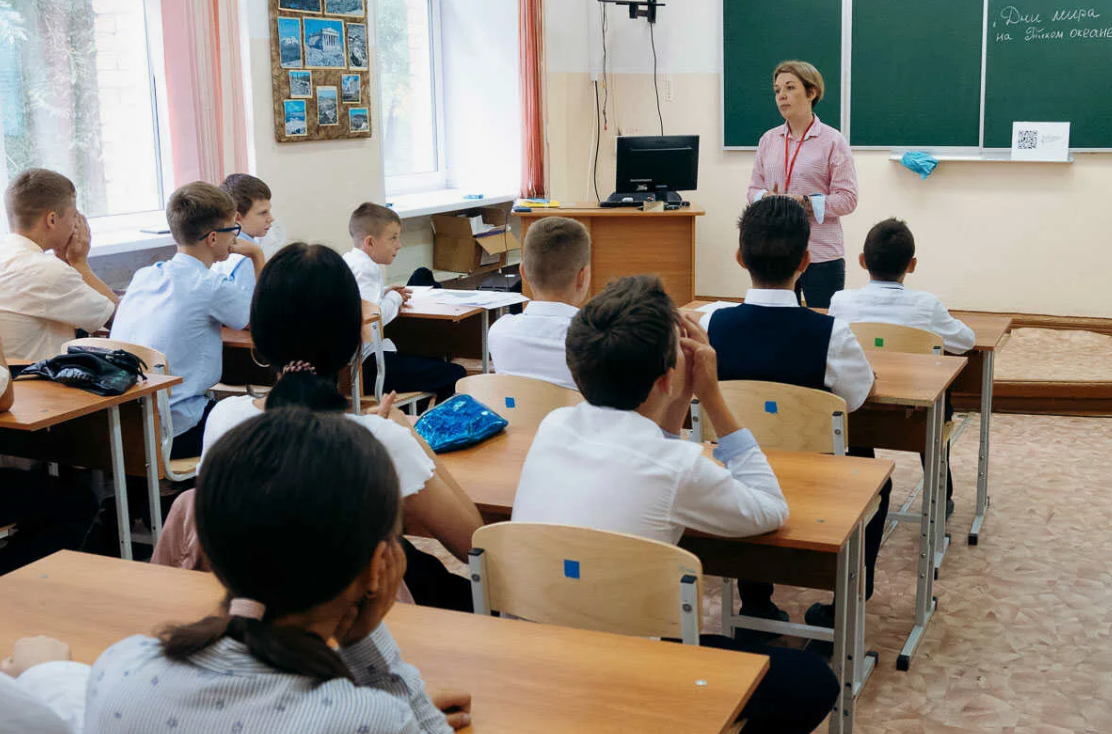 Школы владивостока. Владивосток школа 83 учителя. Школа 74 Владивосток учителя. 11 Школа Владивосток учителя