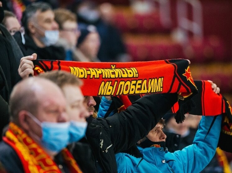     Болельщики обсуждают кандидатуры главного тренера хабаровского «СКА-Нефтяника». Фото: ХК «СКА-Нефтяник»