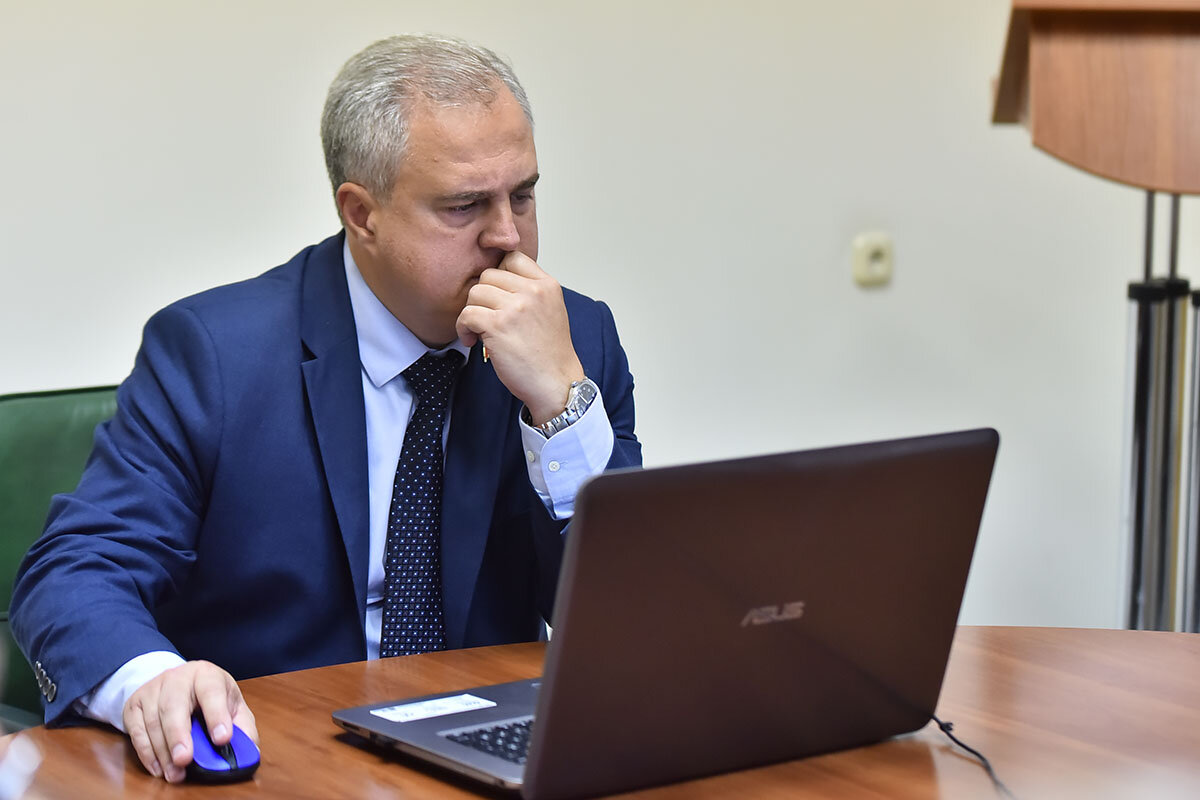 Мэр гомеля сегодня. Мэр гомеля кириченко. Мэр гомеля. Мэр гомеля сегодня. Привалов владимир александрович гомельский горисполком биография.