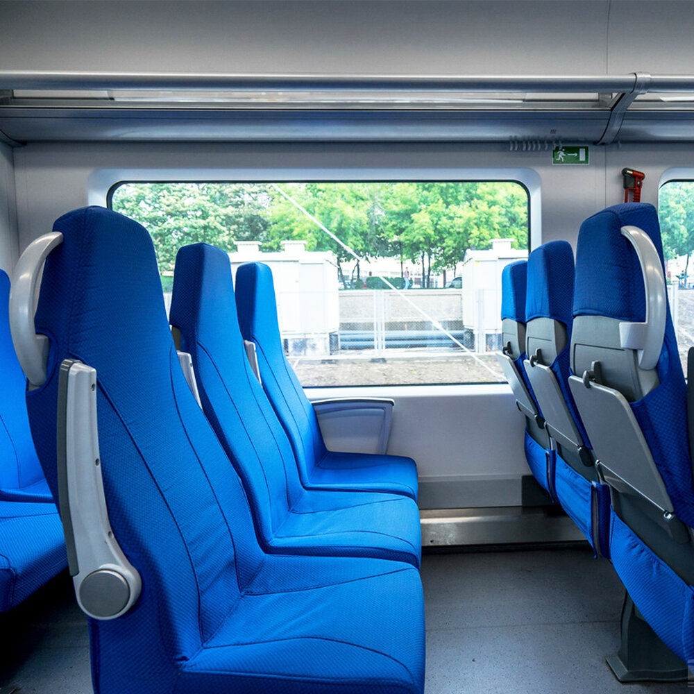 Класс 2ж в поезде ласточка. Скоростной поезд ласточка в нижний новгород. Поезд ласточка внутри вагона. Ласточка эс2гп 717м. Поезд 802с ласточка.