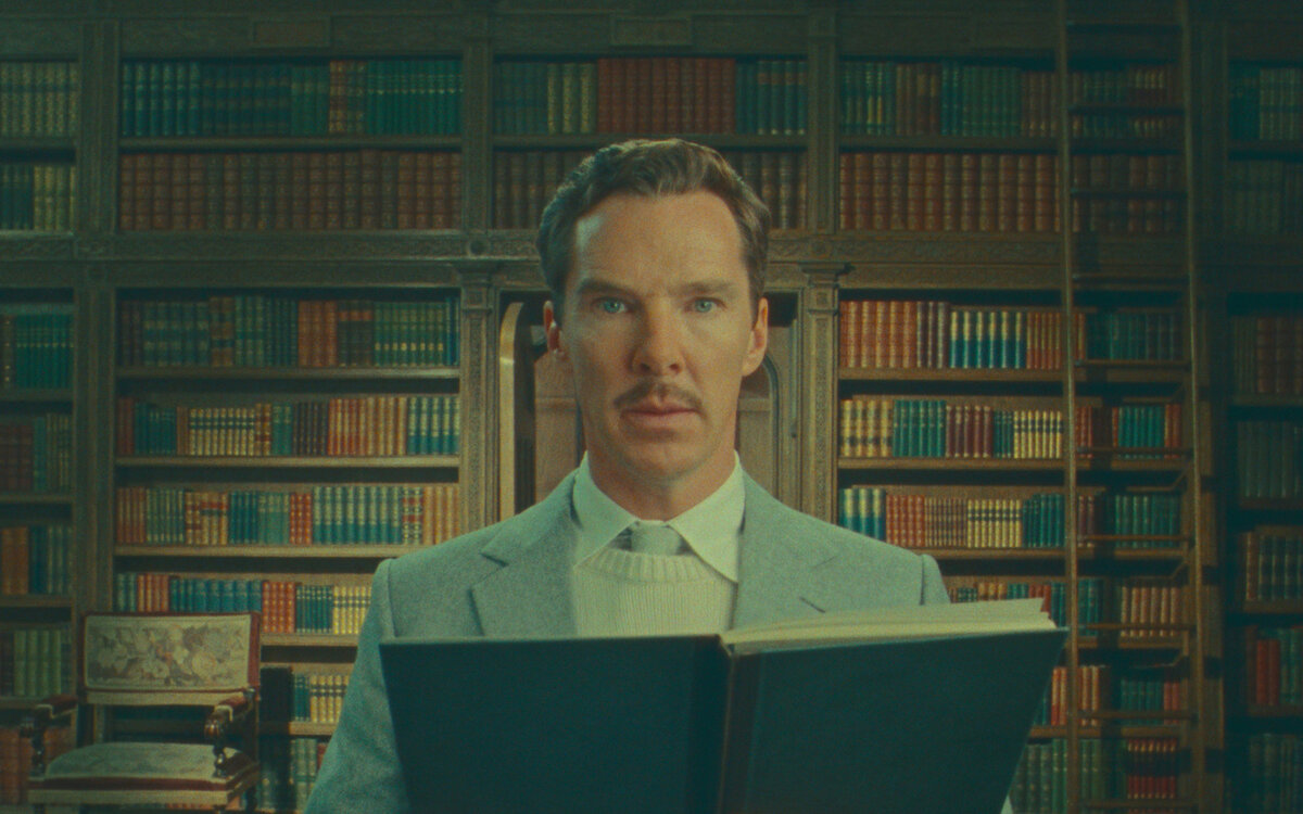 Кадр из фильма «Чудесная история Генри Шугара», реж Уэс Андерсон, 2023