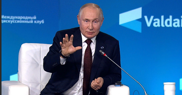 Владимир Путин отвечает на вопросы участников клуба "Валдай" (фото с сайта tvzvezda.ru)