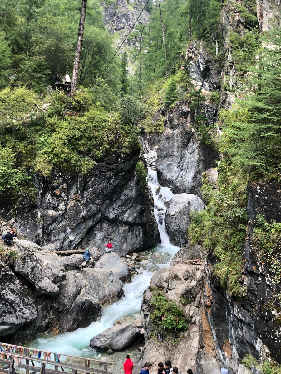 Первый водопад каскада