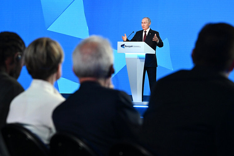    Согласно Путину, созданием закрытых блоковых форматов миру навязывают искусственные геополитические конструкции, а международное право пытаются подменить неким порядком Фото: kremlin.ru