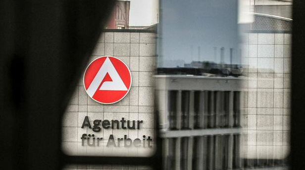 Agentur für die Arbeit – ведомство, занимающееся безработными в Германии © imago images