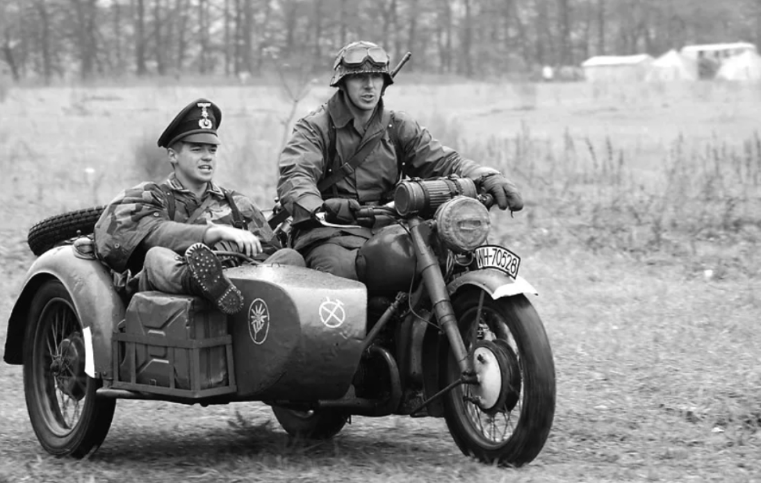 Вермахт мифы. Немецкий мотоцикл 1941. Мотоциклы вермахта второй мировой войны. Мотоцикл БМВ вермахта. Немецкий военный мотоцикл 1941