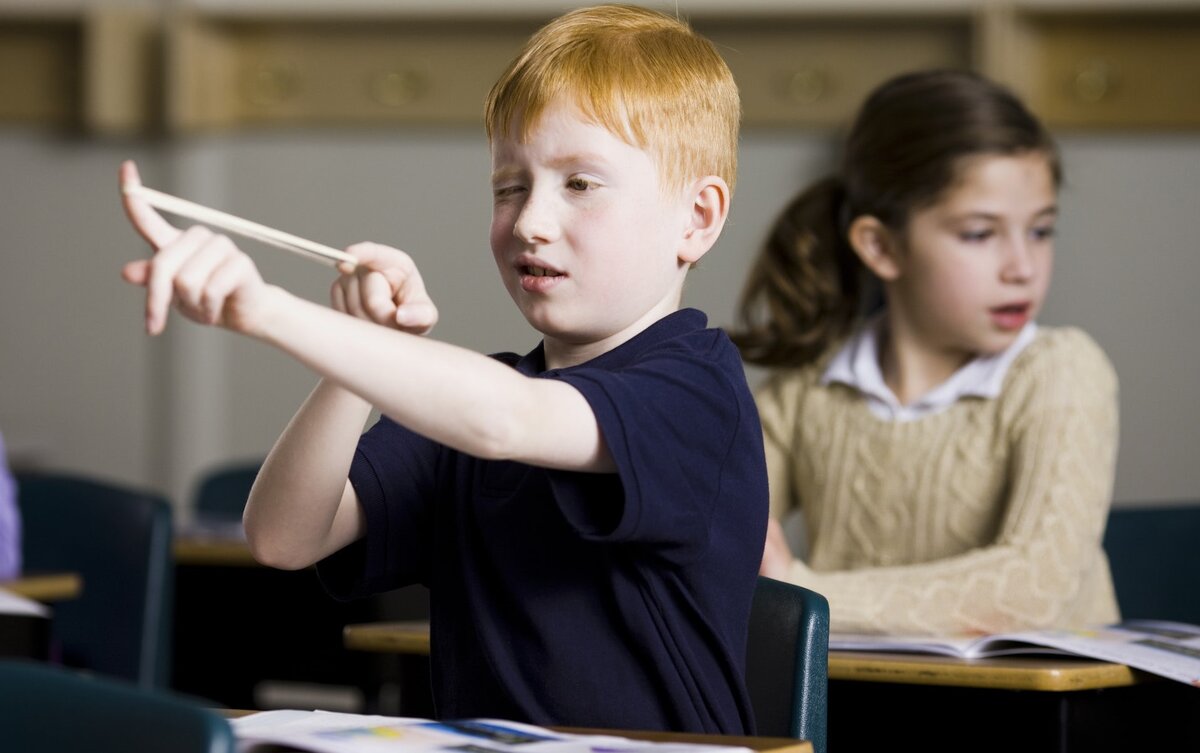 Примерно так происходит в 7 классе. Петя делает всё, что хочет