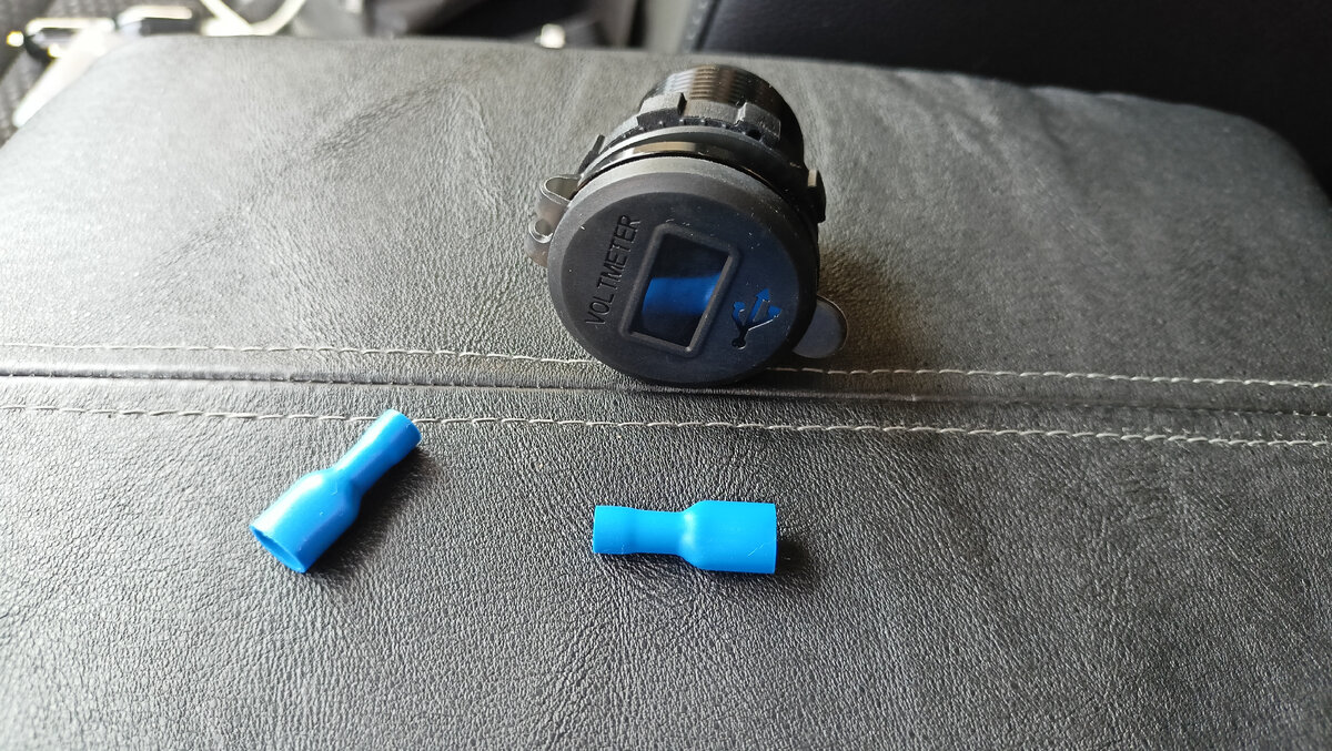 Розетка с вольтметром