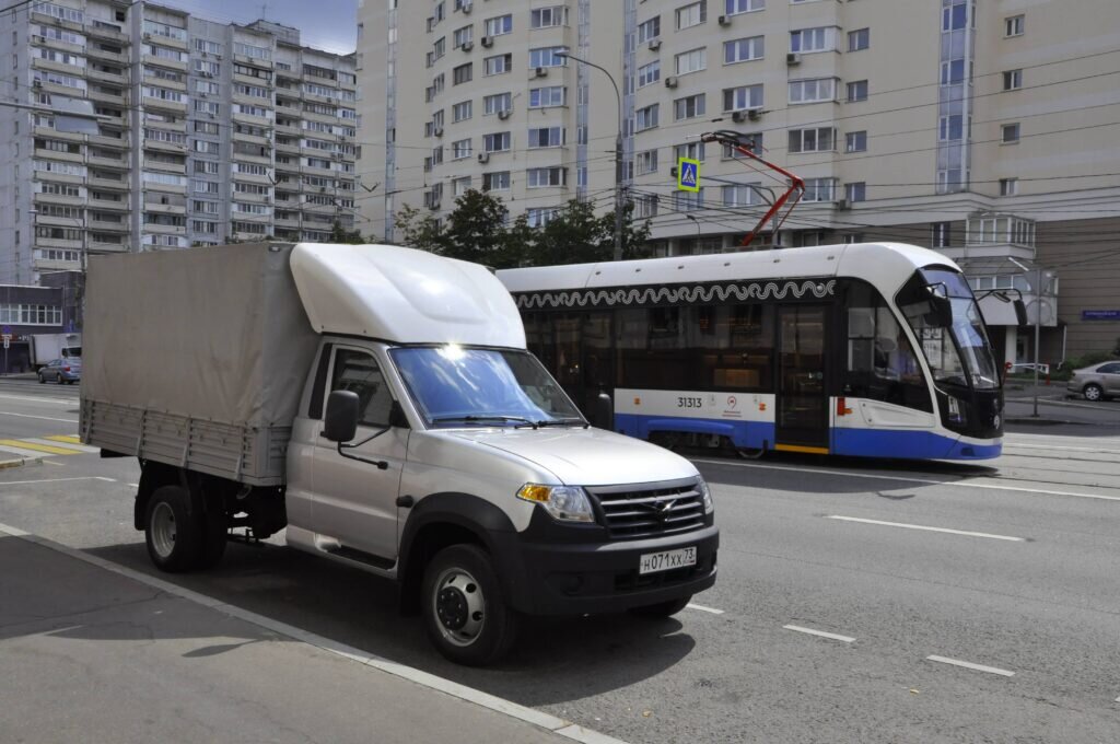 УАЗ-236031; Полная масса: 3500 кг; Начало продаж: 2021 г., Цена: от 1 605 000 руб.