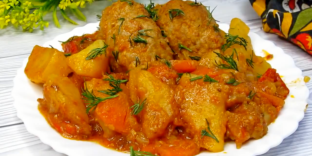 Ужин без возни, один из вкуснейших. Сложил всё в сковороду и забыл. Записан в тетради- "готовь".