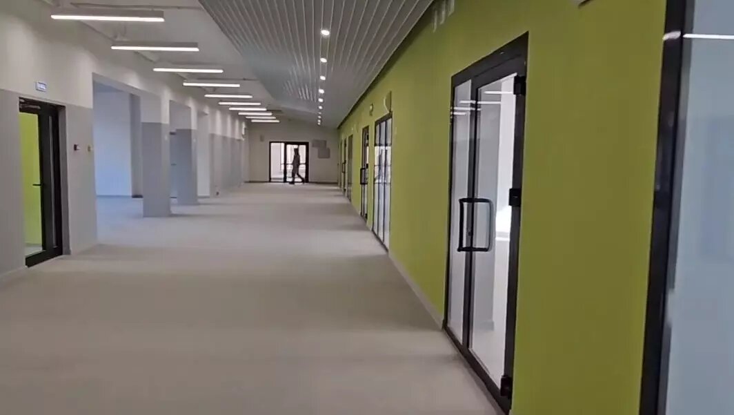     В Ижевске выдали разрешение на ввод в эксплуатацию новой школы в микрорайоне «Столичный». Планируется, что учебный процесс там начнется уже в этом году.