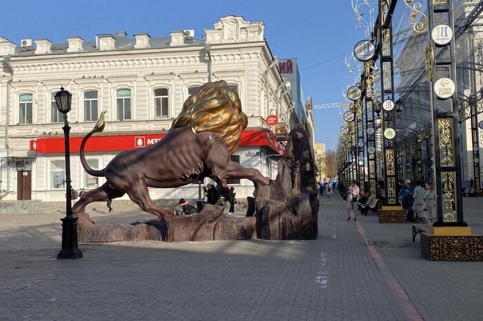 Лев с золотыми яйцами в екатеринбурге фото