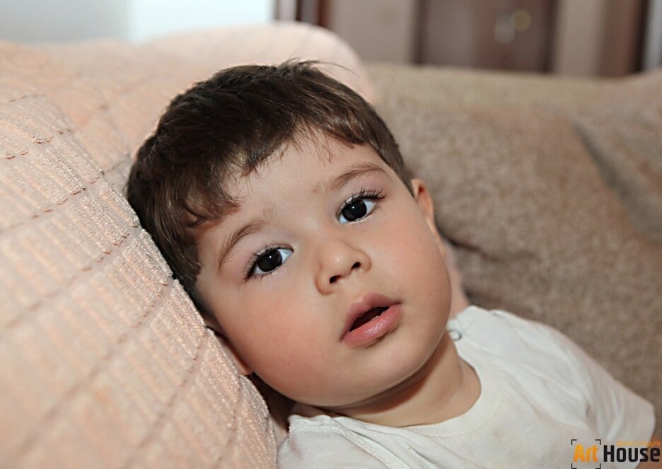 Красивый армянский мальчик. Карие глаза мальчика. Малиш с карими глазами. Кареглазый малыш. Дети с карими глазами.