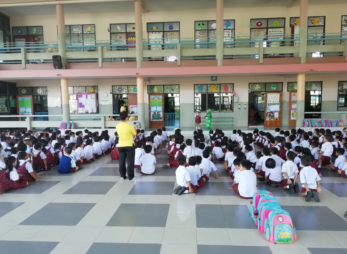 Школа тайцы. Школы в Тайланде. Тайская школа. Средняя школа в Таиланде. Начальная школа в Таиланде.