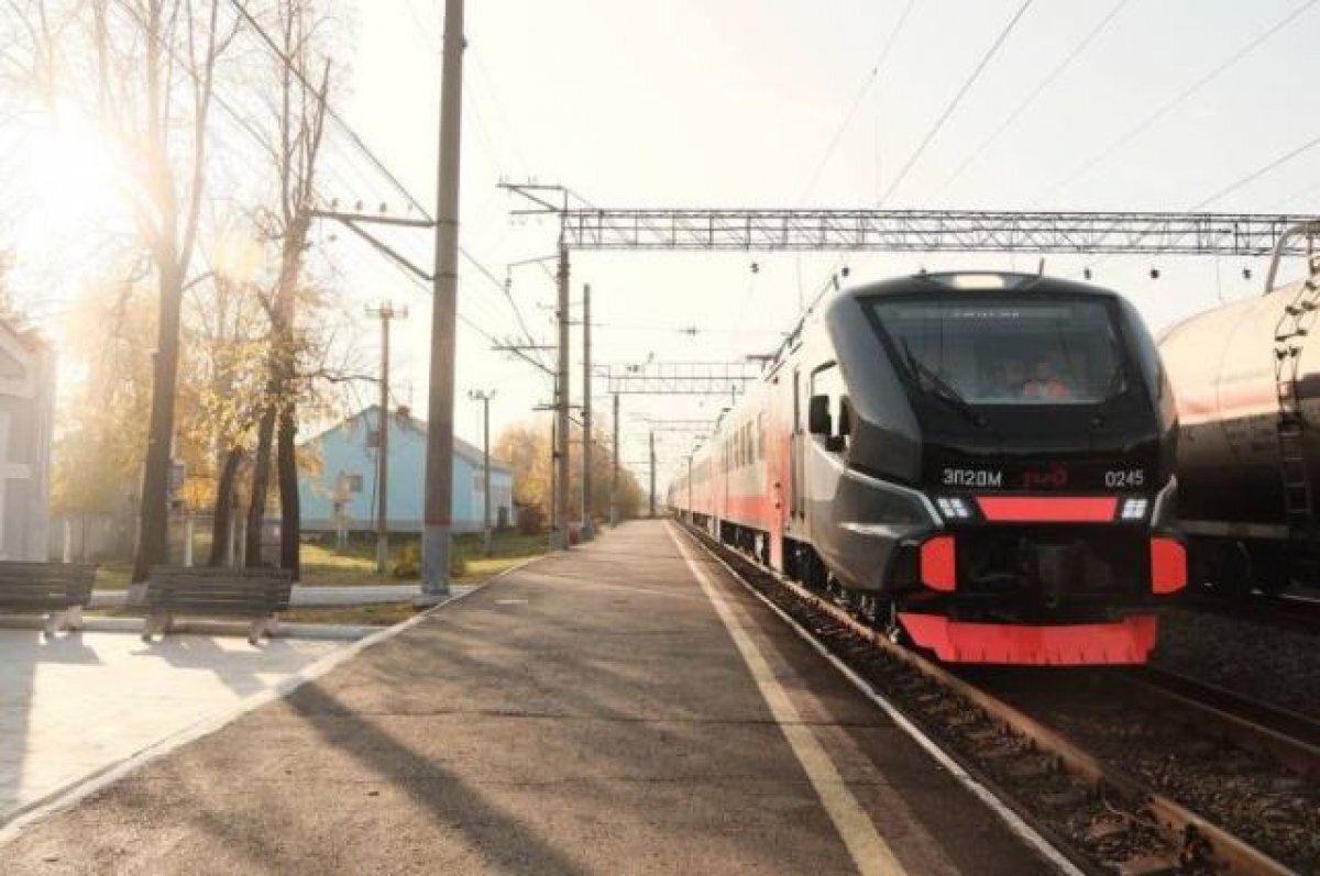    Новый российский электропоезд ЭП2ДМ начал курсировать на СвЖД