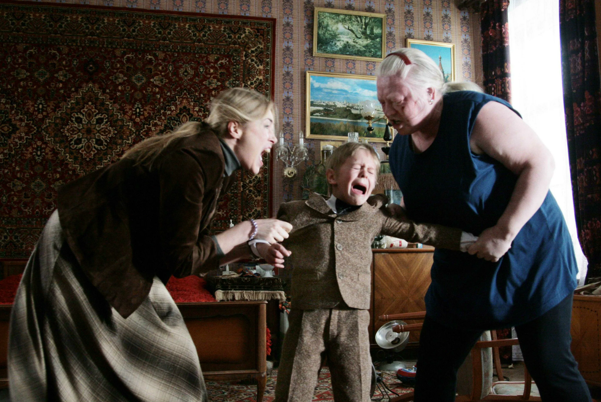 Кадр из фильма «Похороните меня за плинтусом» (2008)